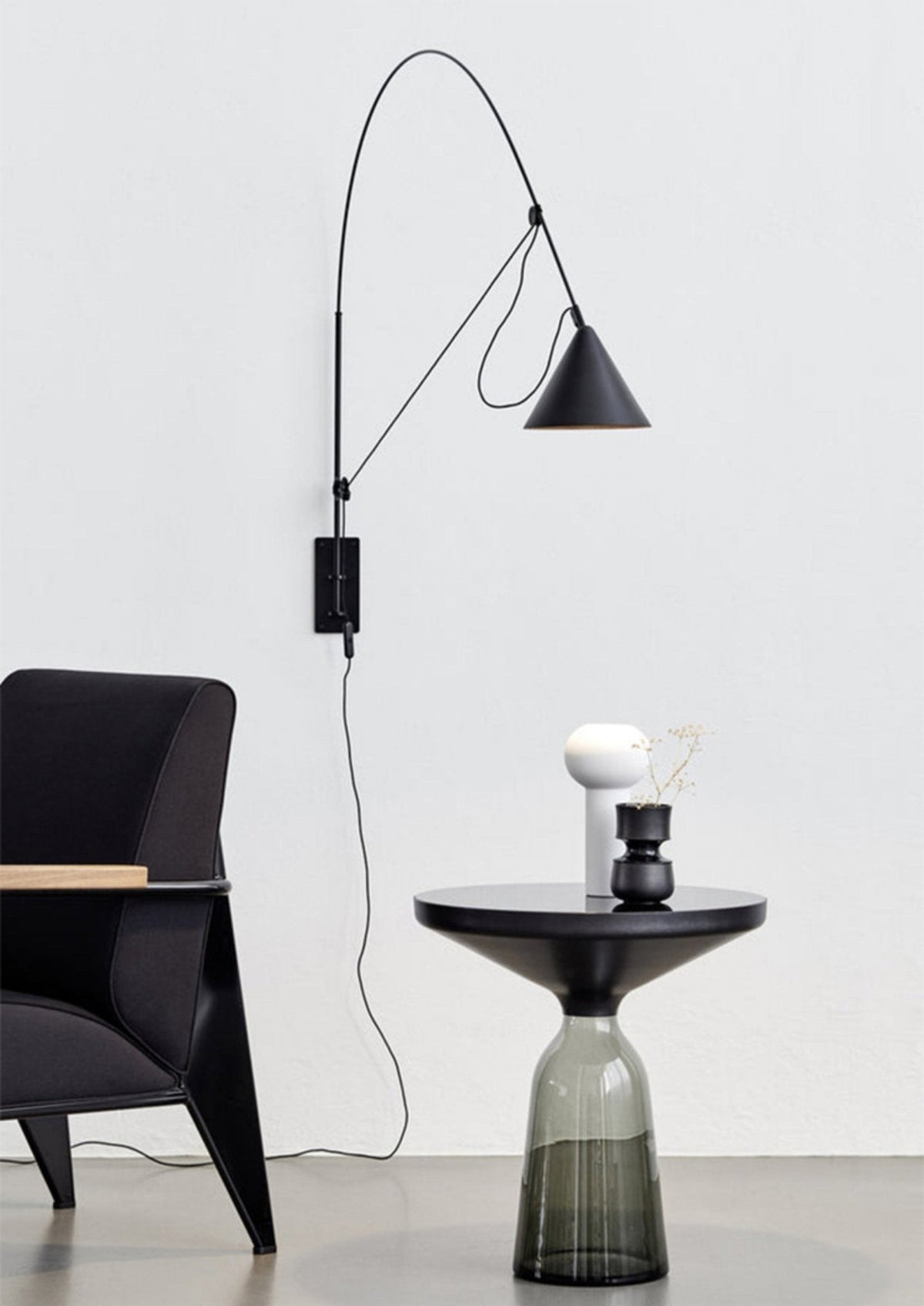 Noraette væglampe bue kegle minimalistisk