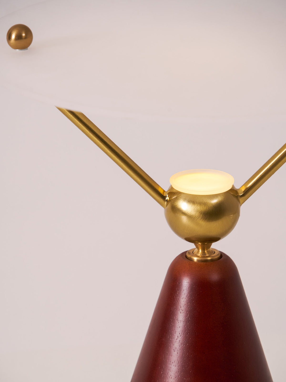 Candeeiro de mesa moderno em madeira Balance