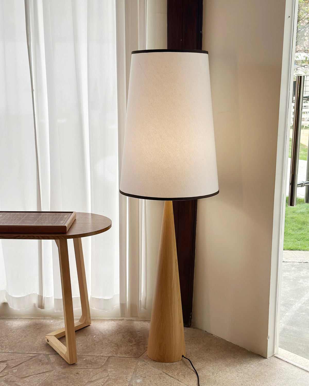 Tage-gulvlampe