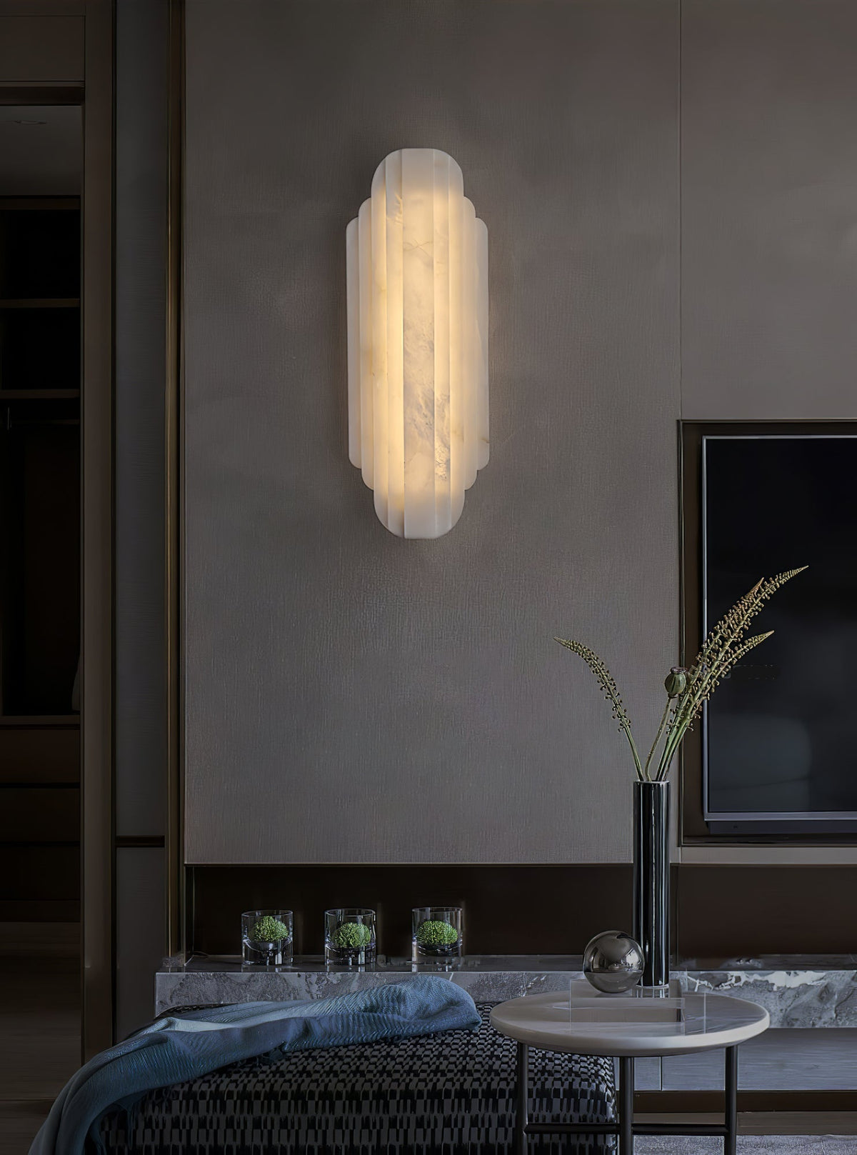 Avenanina vägglampa i art déco-stil med alabaster