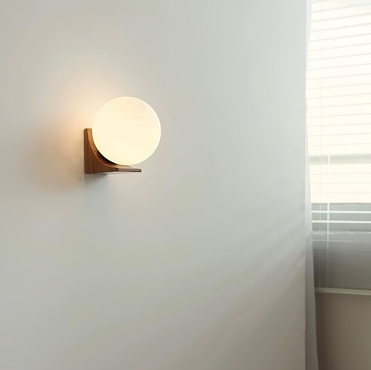 Icarara moderni minimalistinen pallo puu-lasiseinävalaisin