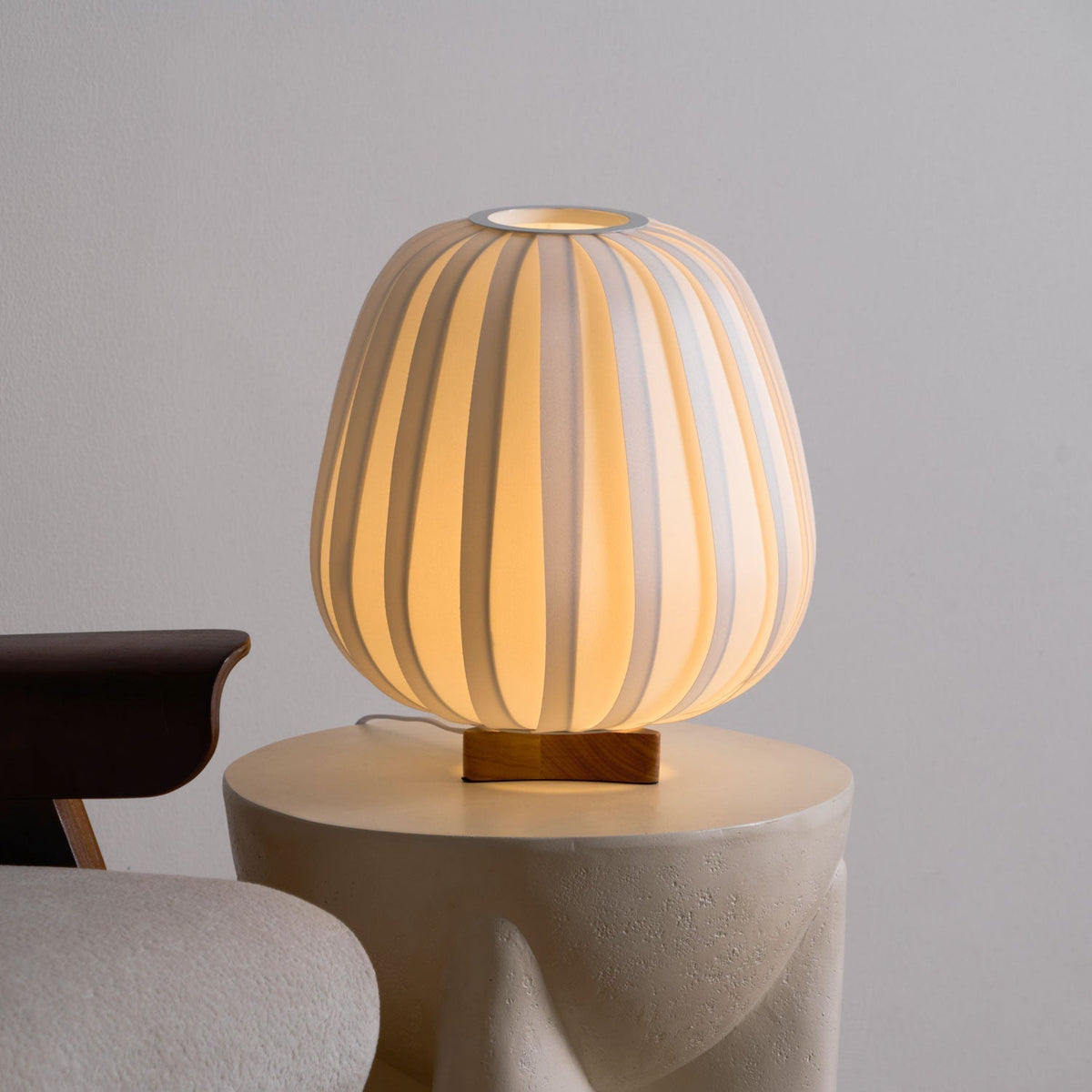 Elenor minimalistisk bordlampe i stof