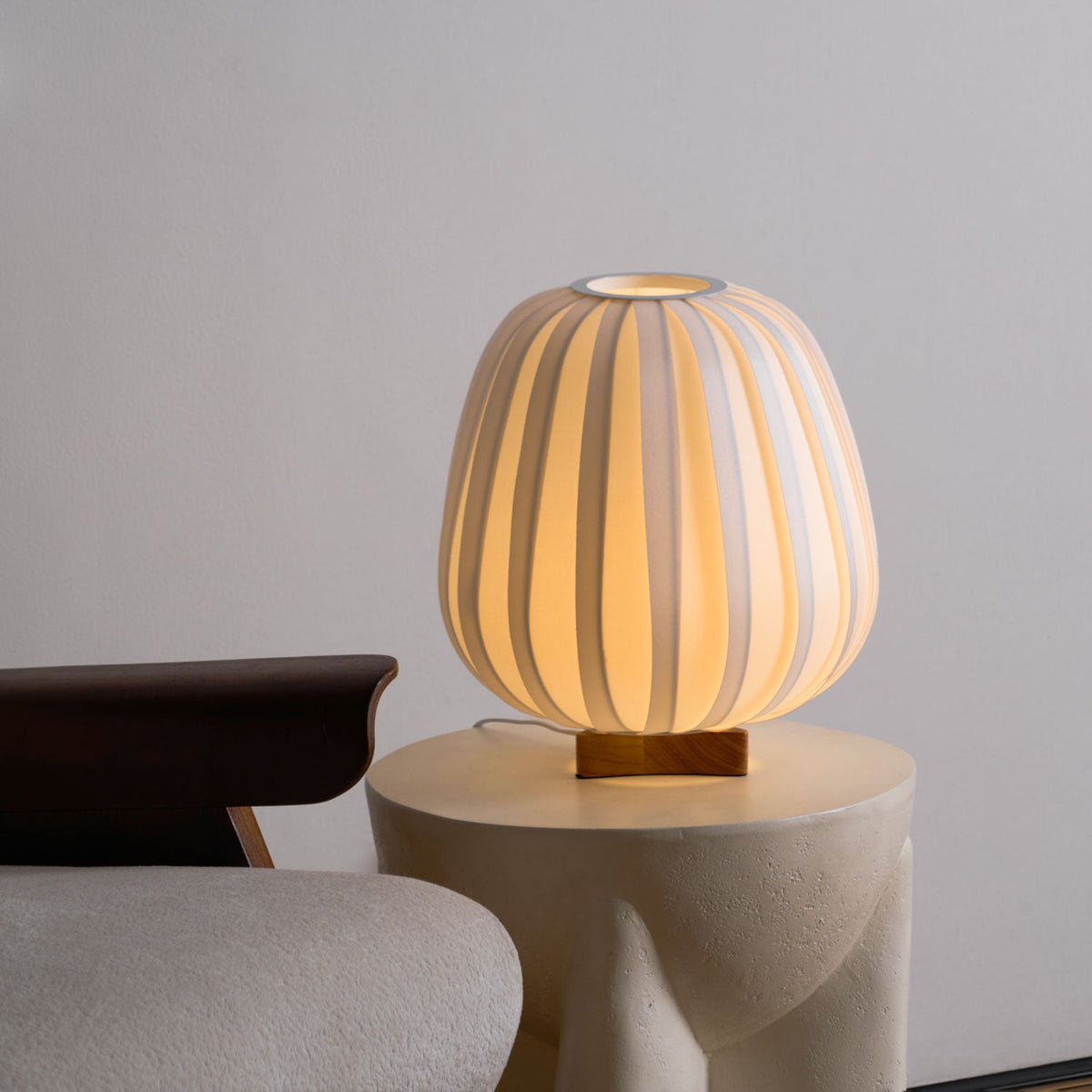 Elenor minimalistisk bordlampe i stof