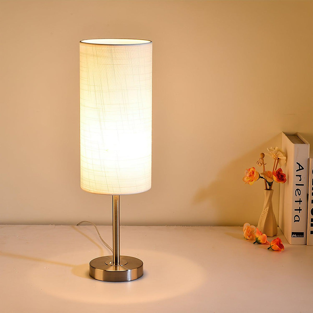 Candeeiro de mesa minimalista em tecido Brirel