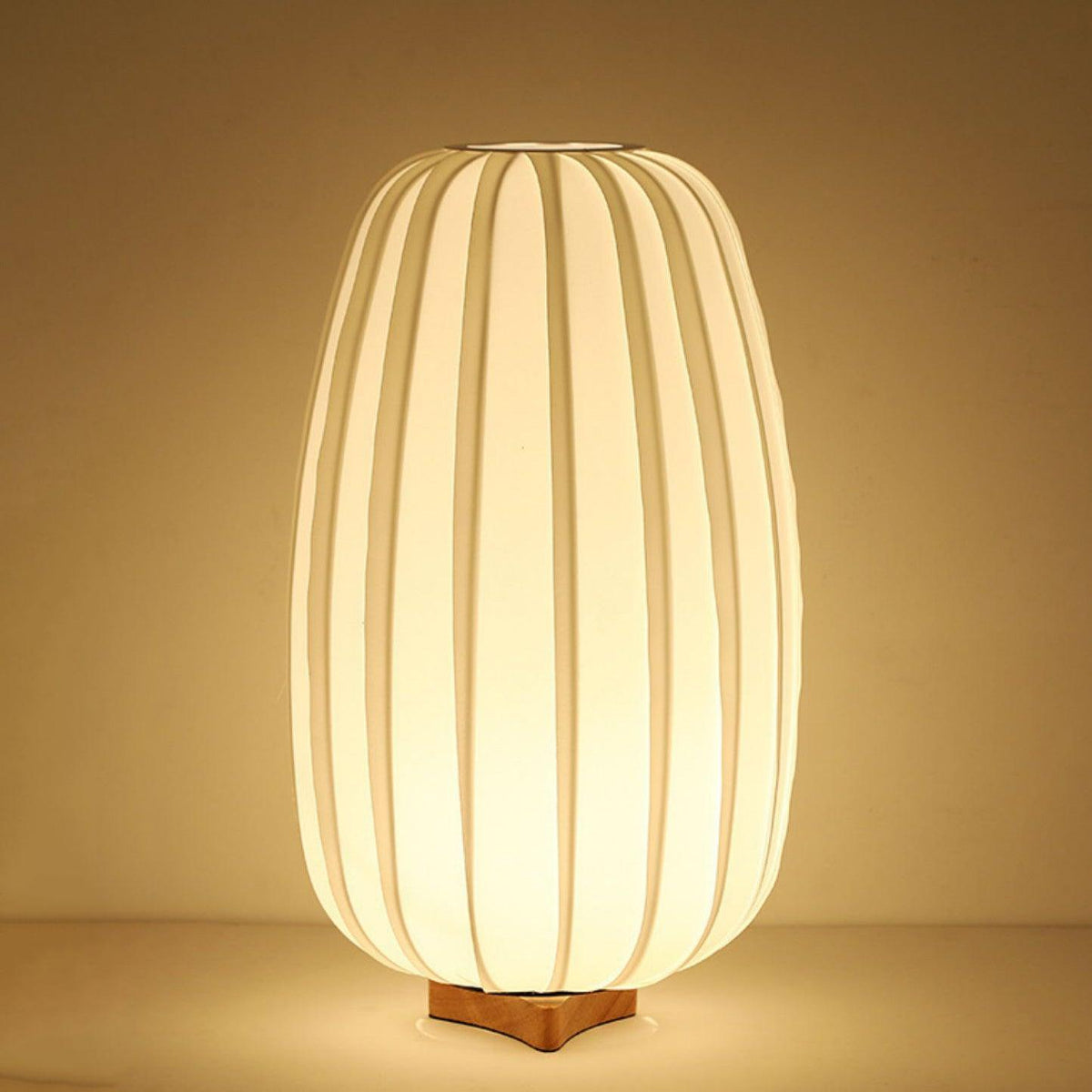 Elenor minimalistisk bordlampe i stof