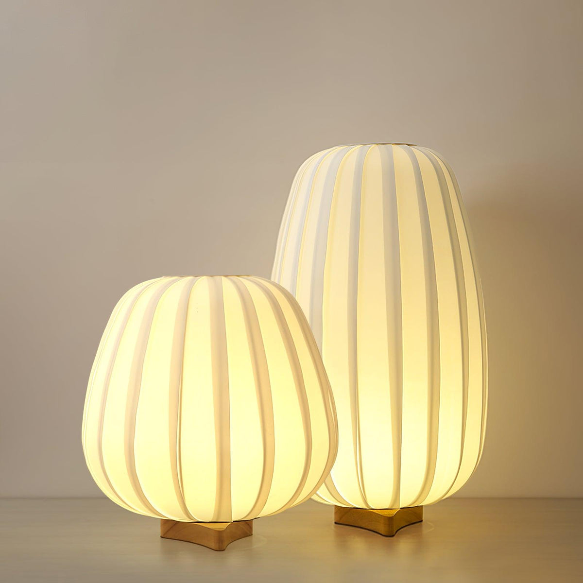 Elenor minimalistisk bordlampe i stof