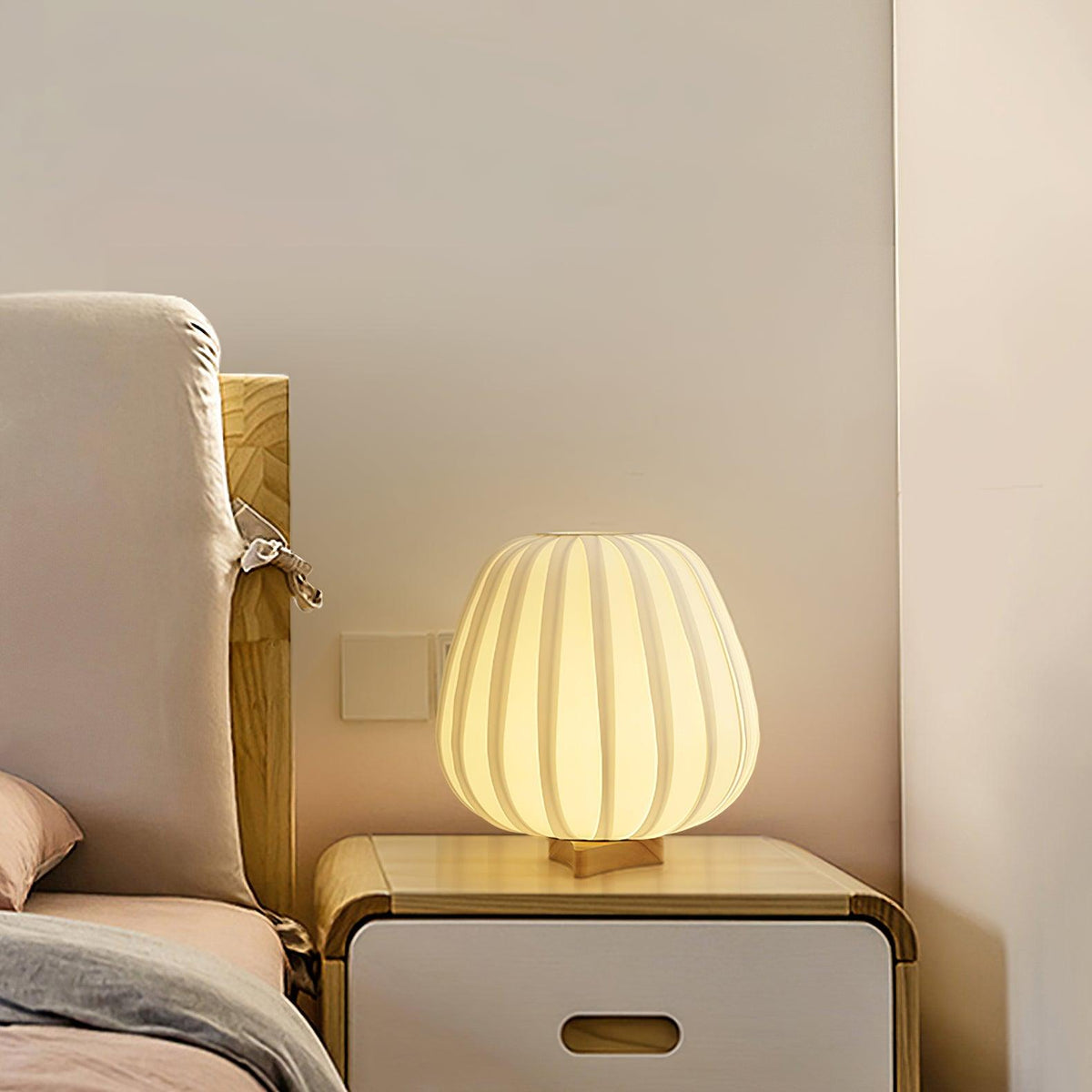 Elenor minimalistisk bordlampe i stof