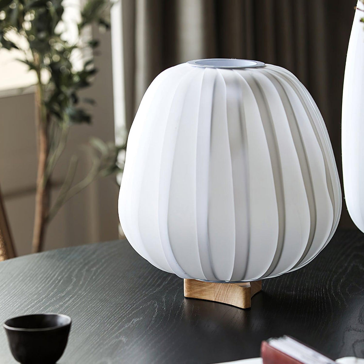 Elenor minimalistisk bordlampe i stof