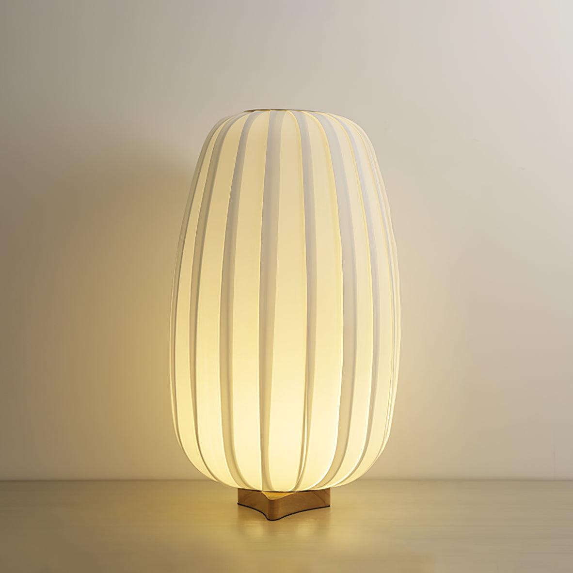 Elenor minimalistisk bordlampe i stof
