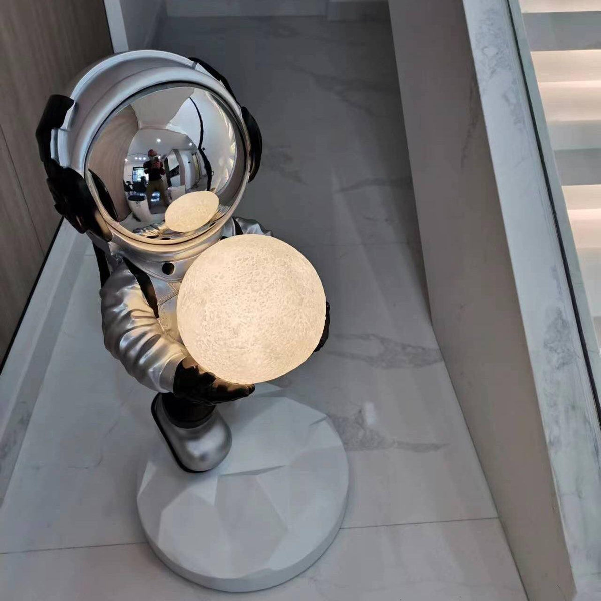 Celeiella moderne gulvlampe i resin