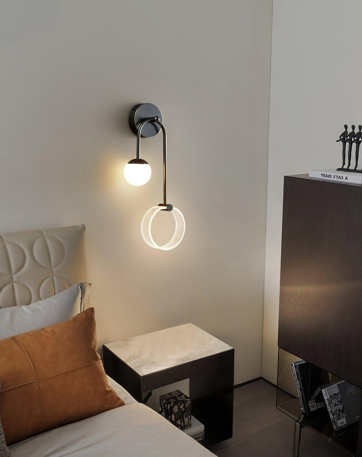 Aplique de parede Warren moderno e minimalista em latão com LED