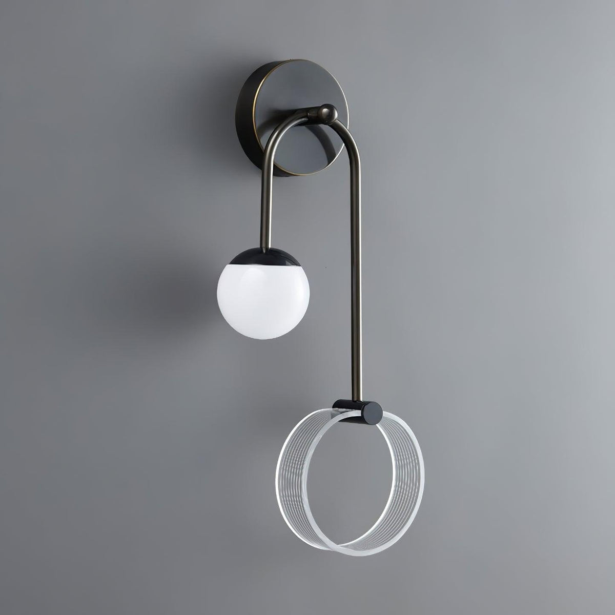 Aplique de parede Warren moderno e minimalista em latão com LED