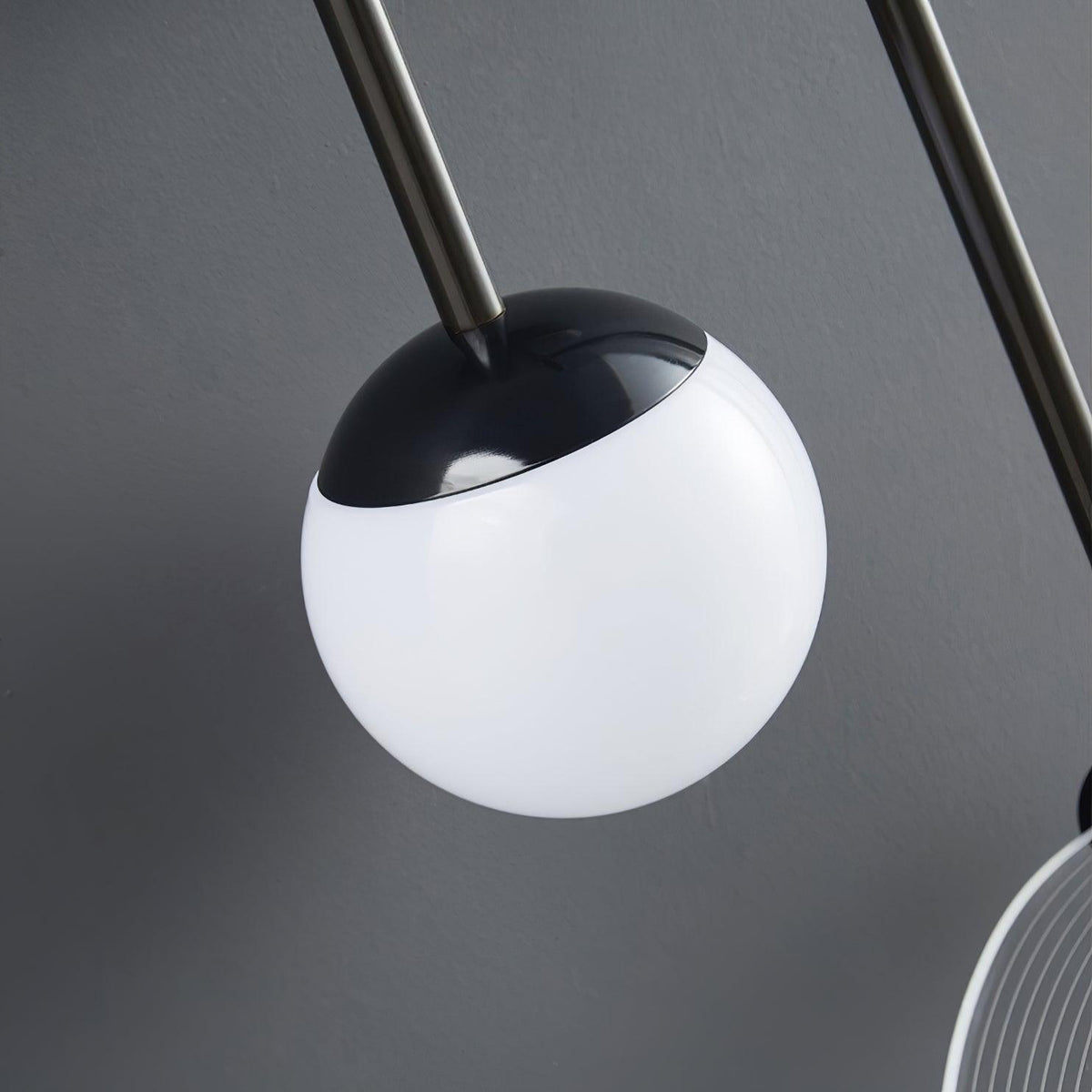 Aplique de parede Warren moderno e minimalista em latão com LED