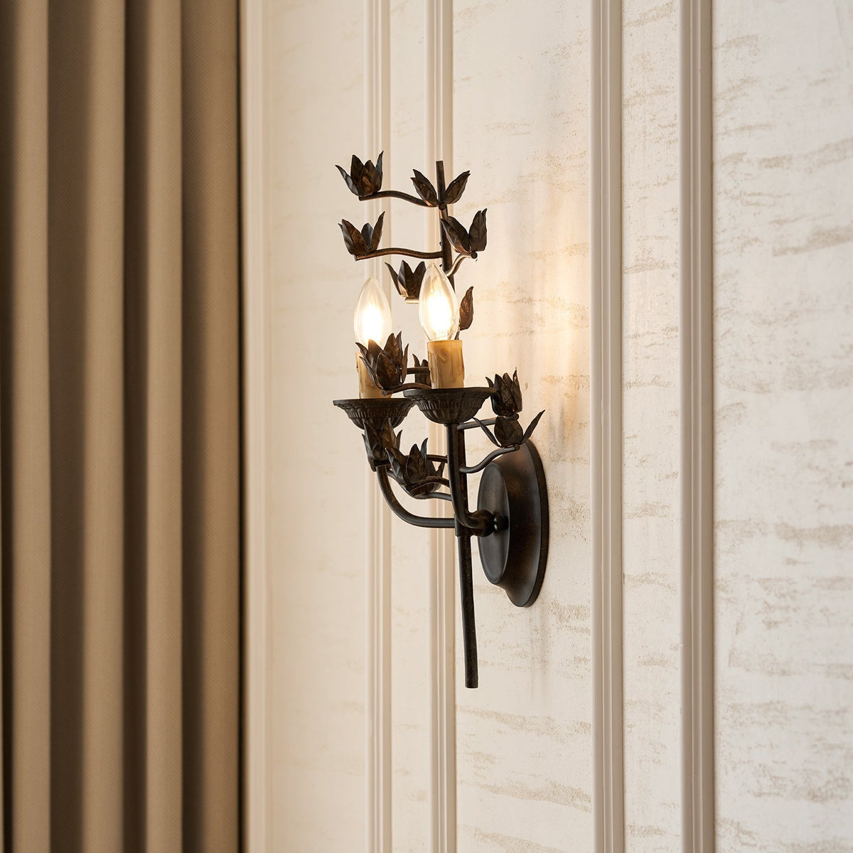 Elaerelia vägglampa