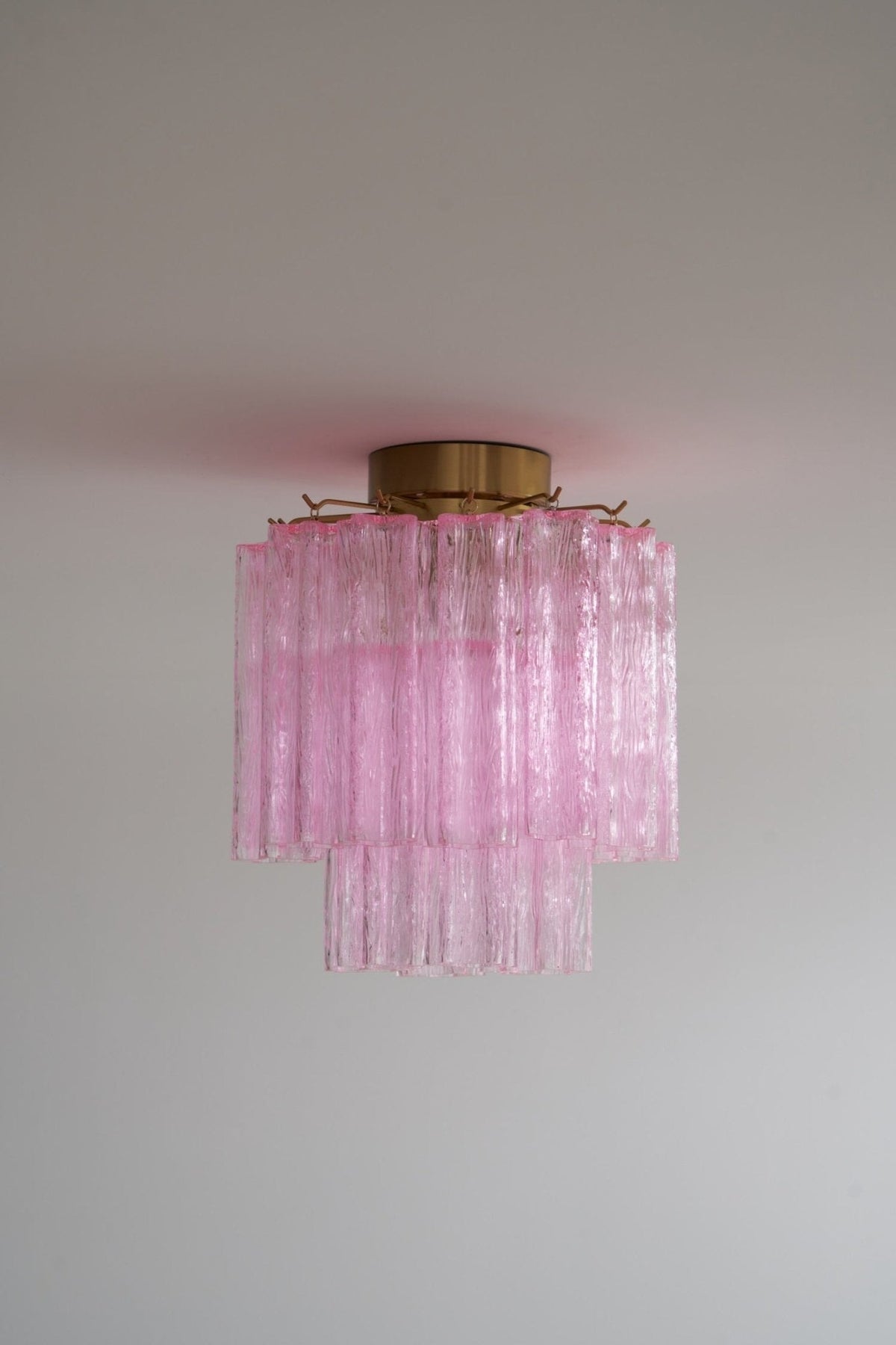 Candeeiro de teto Eiriel cor-de-rosa, em vidro Murano, em camadas, moderno, rente ao teto