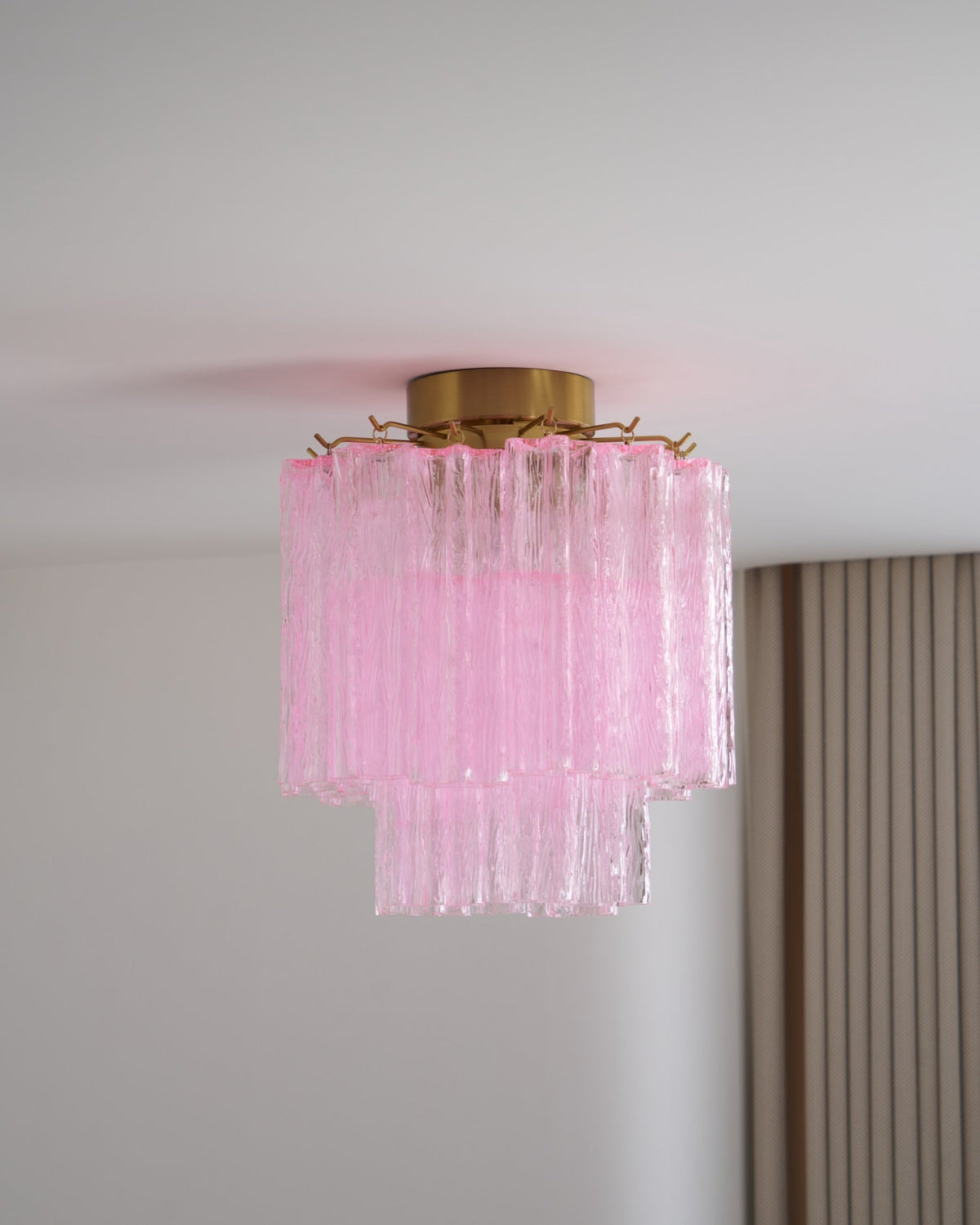 Candeeiro de teto Eiriel cor-de-rosa, em vidro Murano, em camadas, moderno, rente ao teto