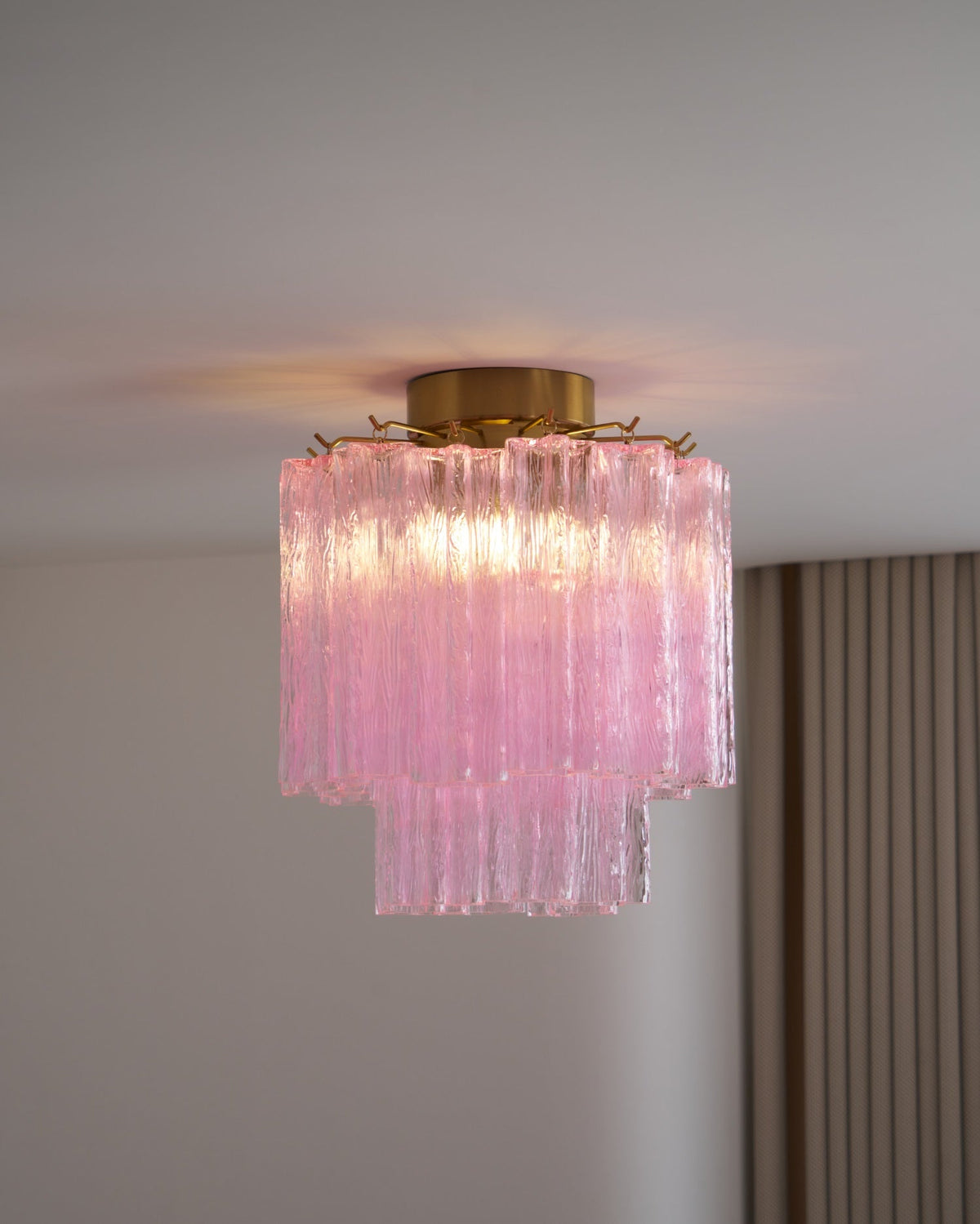 Candeeiro de teto Eiriel cor-de-rosa, em vidro Murano, em camadas, moderno, rente ao teto