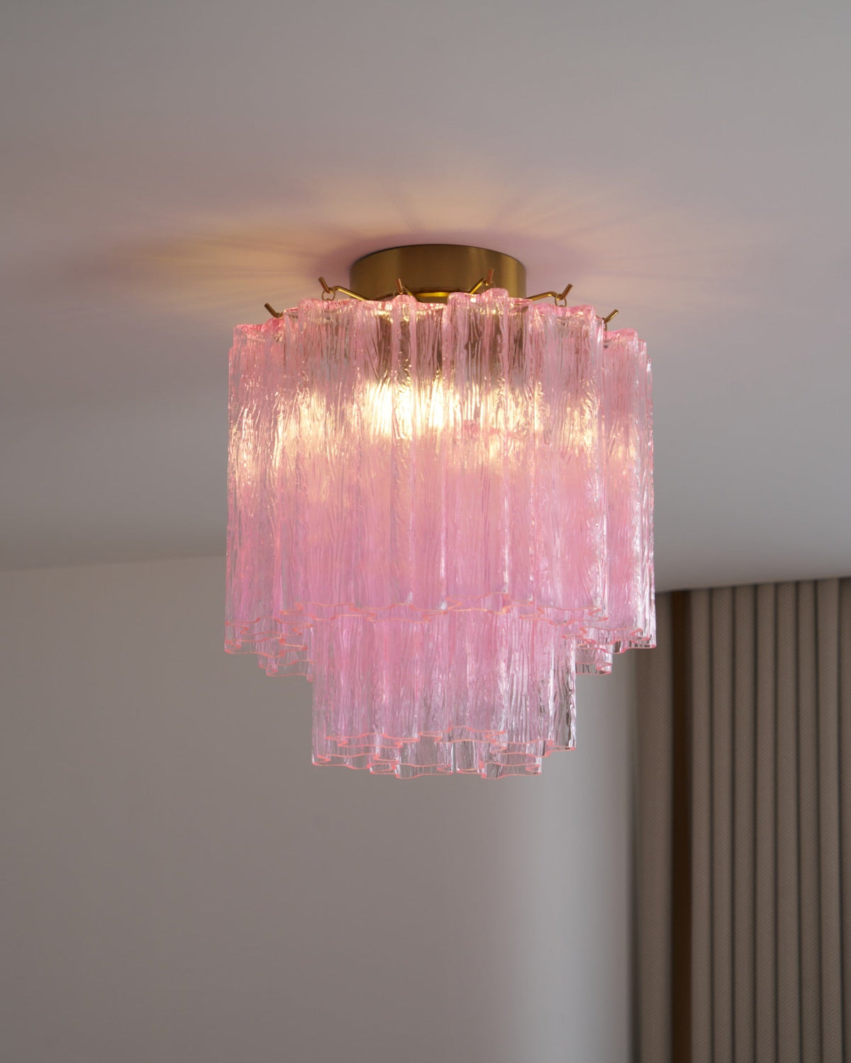 Candeeiro de teto Eiriel cor-de-rosa, em vidro Murano, em camadas, moderno, rente ao teto