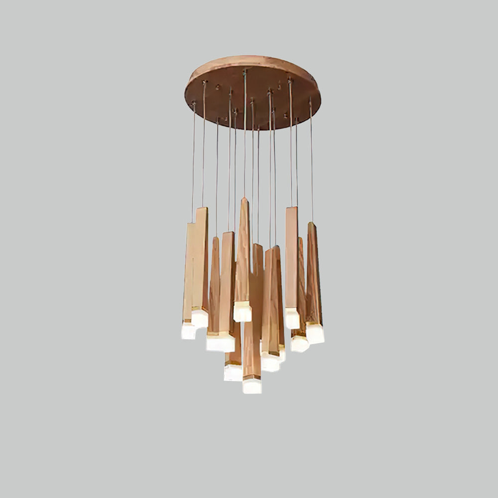 Sylielle ljuskrona i trä med vedpinneinspirerad design