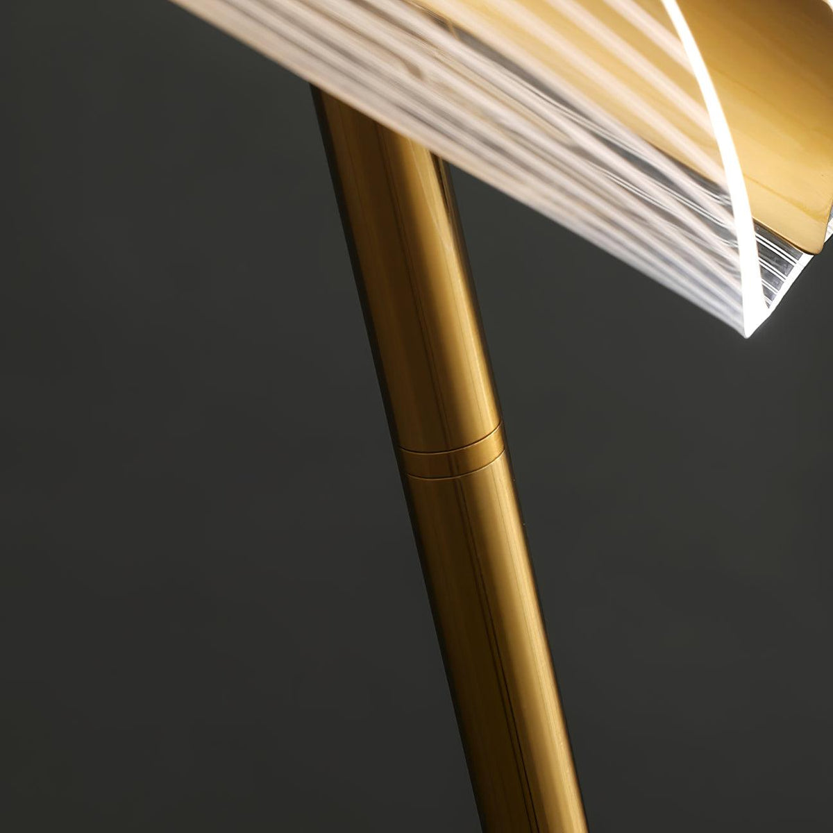 Remi moderne bordlampe