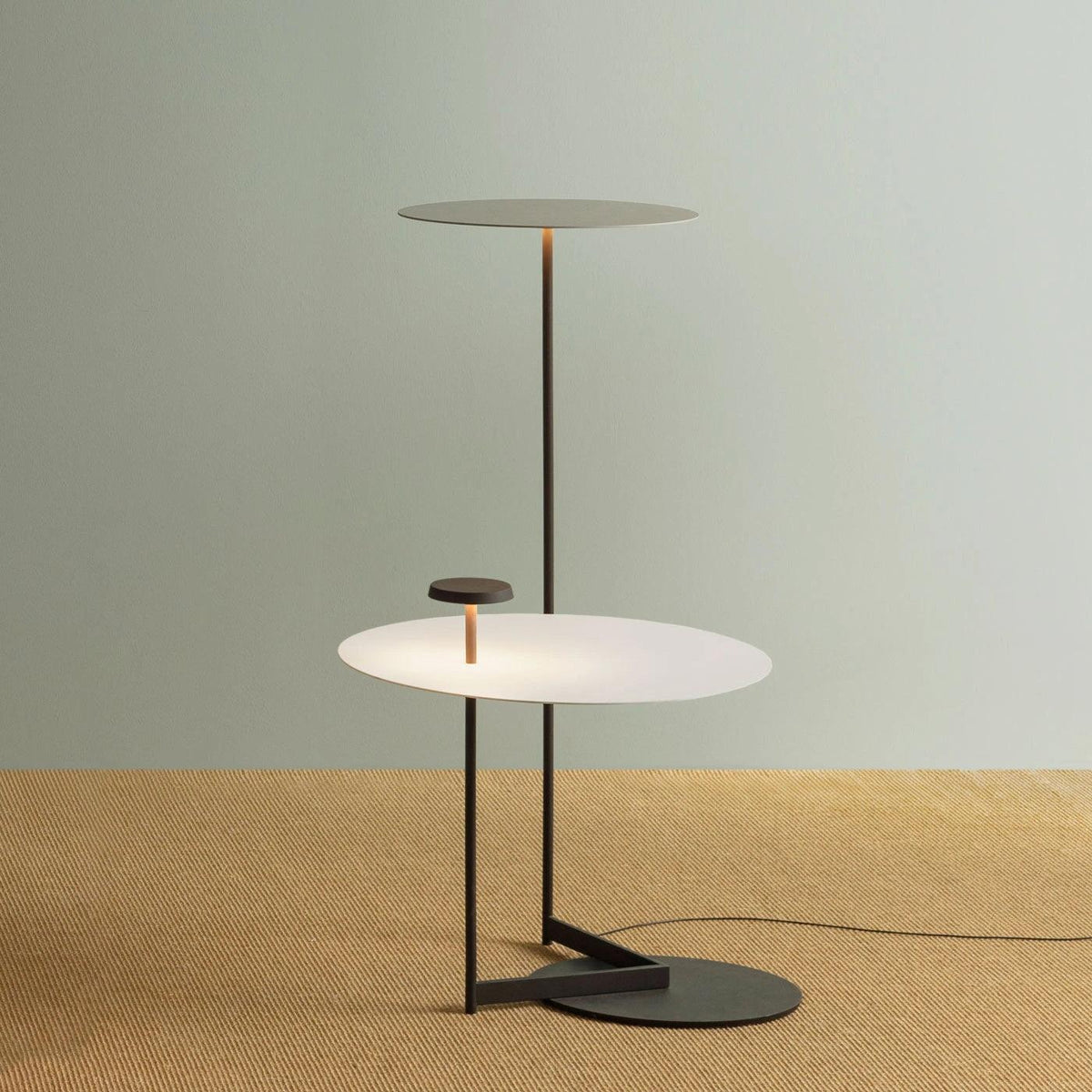 Orvinil skandinavisk golvlampa
