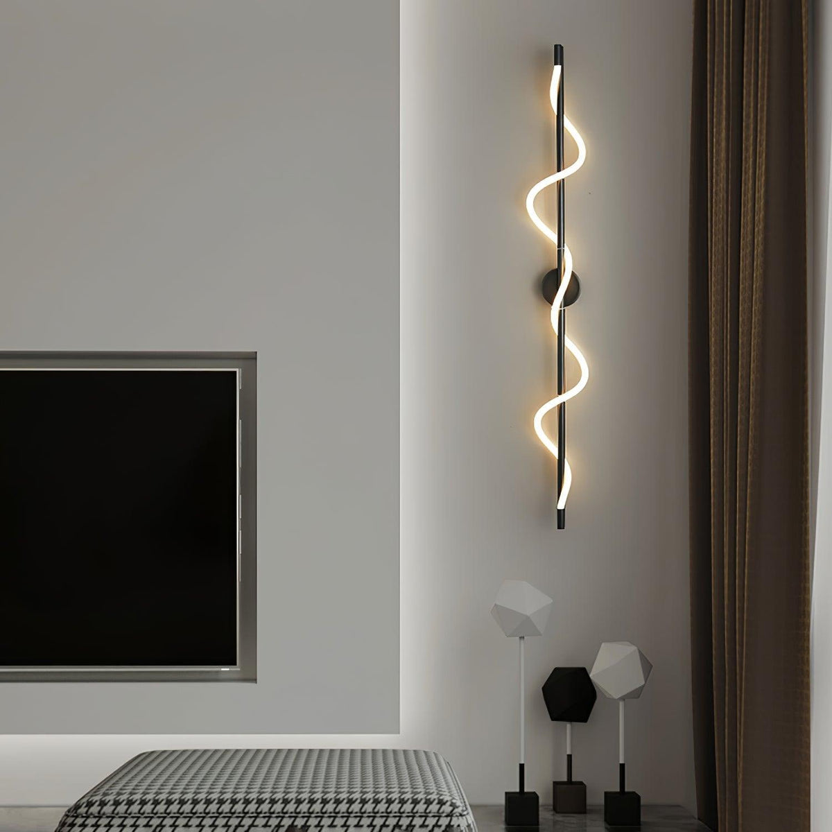 Nivelo Sculptural Brass Silicone Wall Lamp