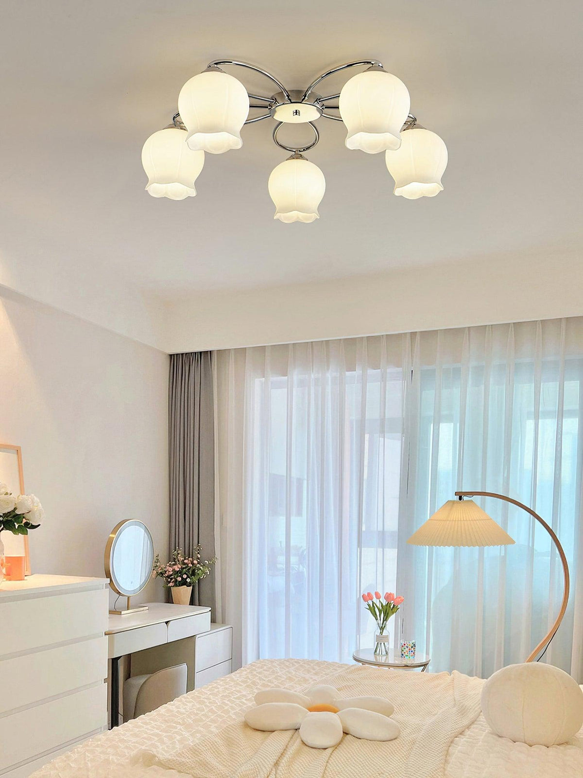 Oldore taklampa i glas med exklusiv elegant blommig design