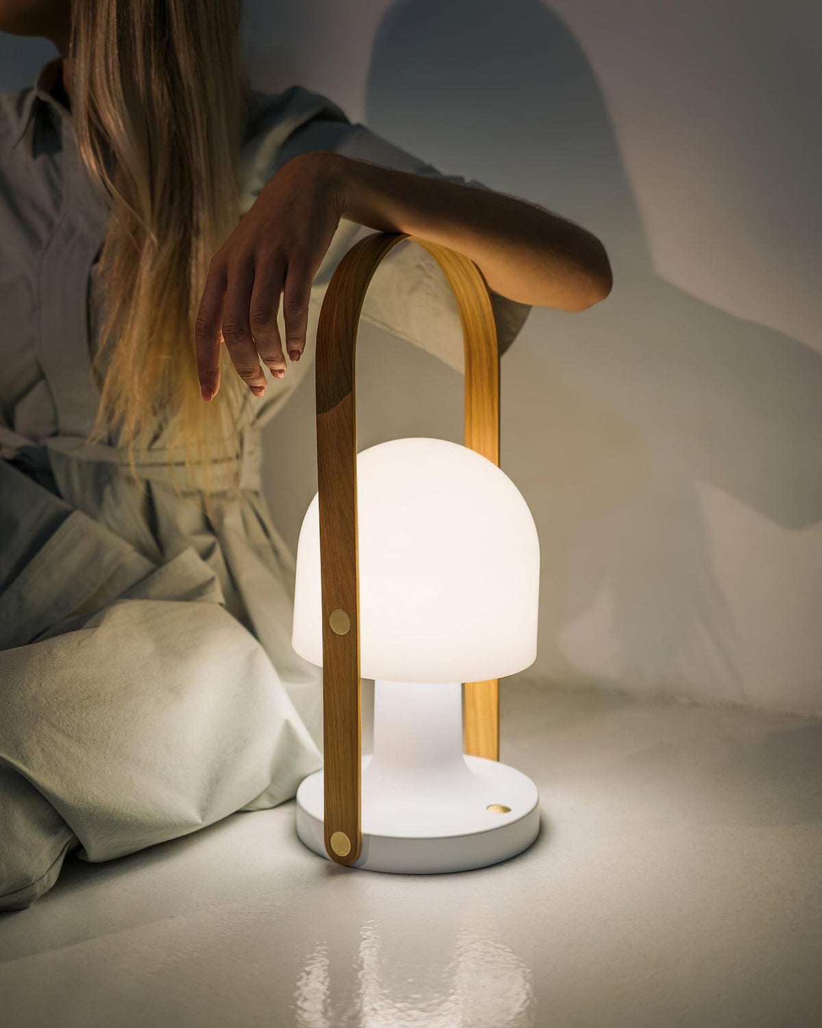 Elaanelle Table Lamp