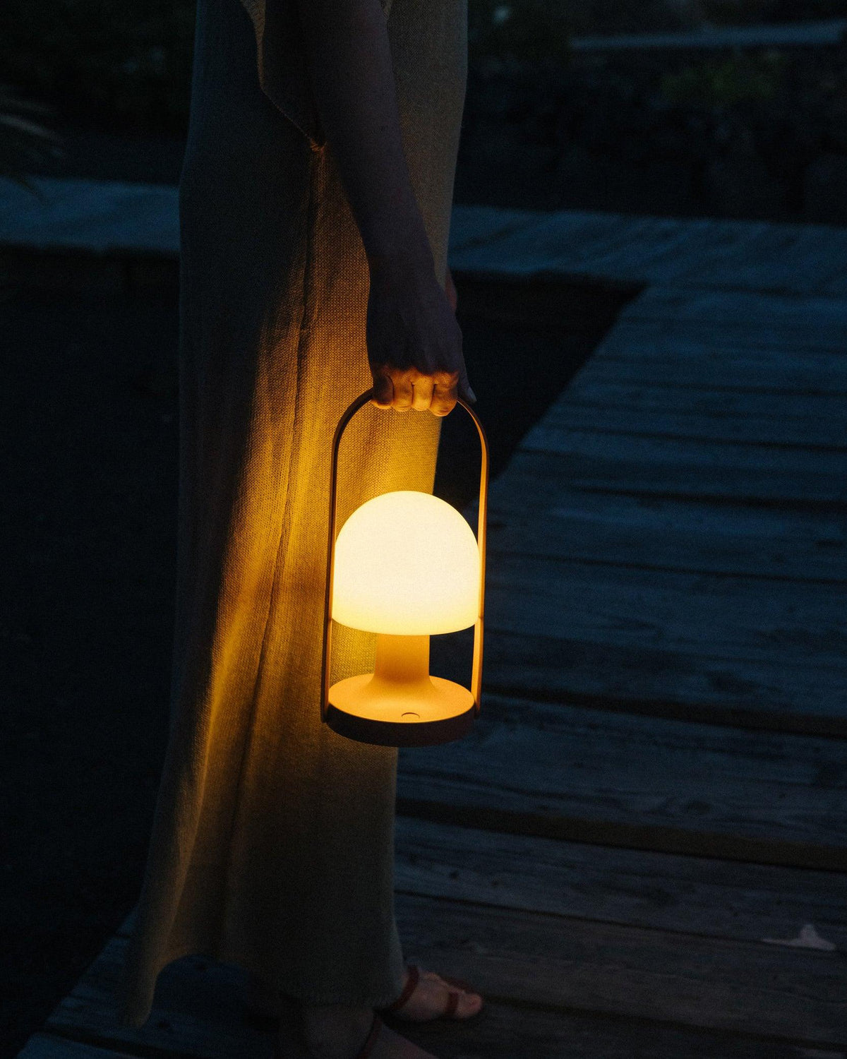 Elaanelle Table Lamp