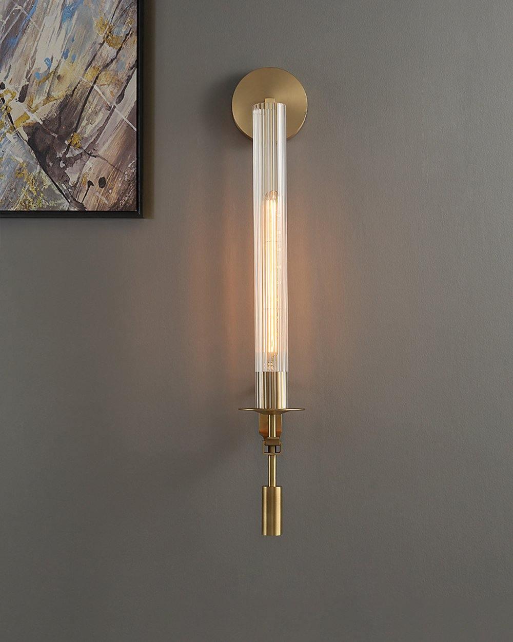 Veloora vägglampa i mässing med minimalistiskt räfflat glas