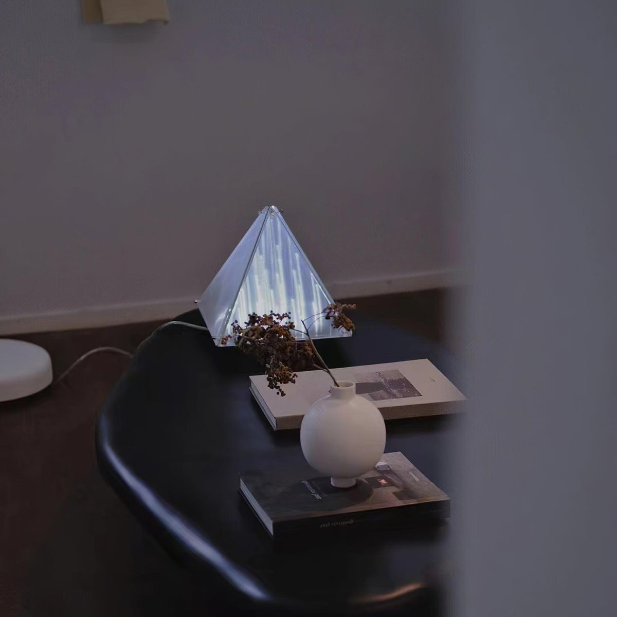 Mymiryre-pyramidinmuotoinen lasipöytävalaisin