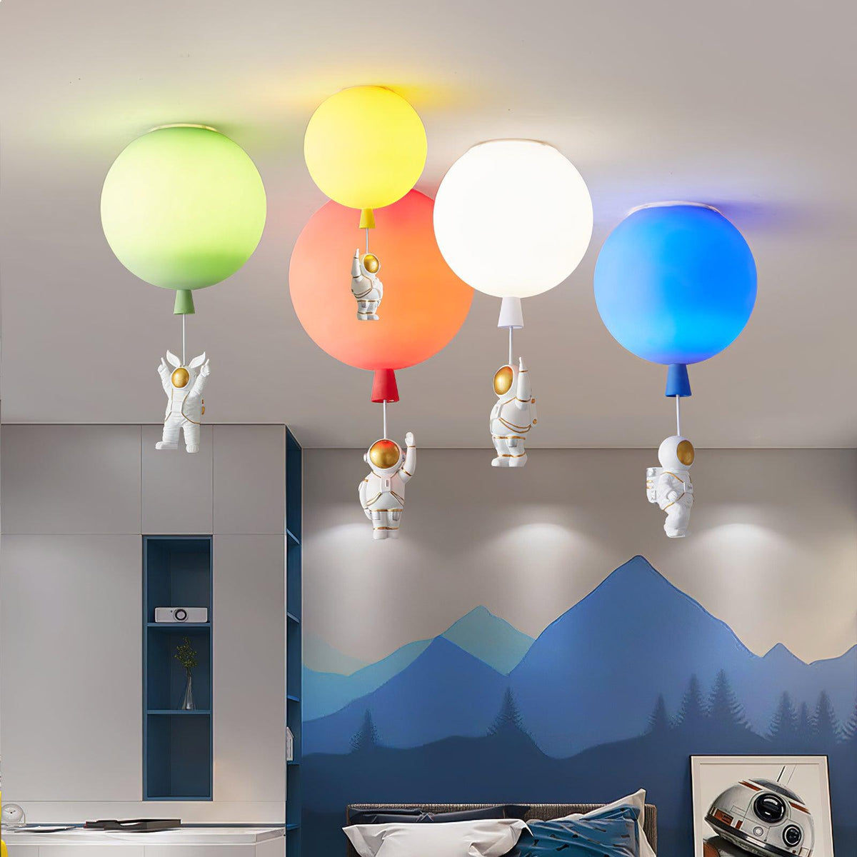 Nirerira loftslampe i akryl med ballon og astronaut, legende design til børneværelset