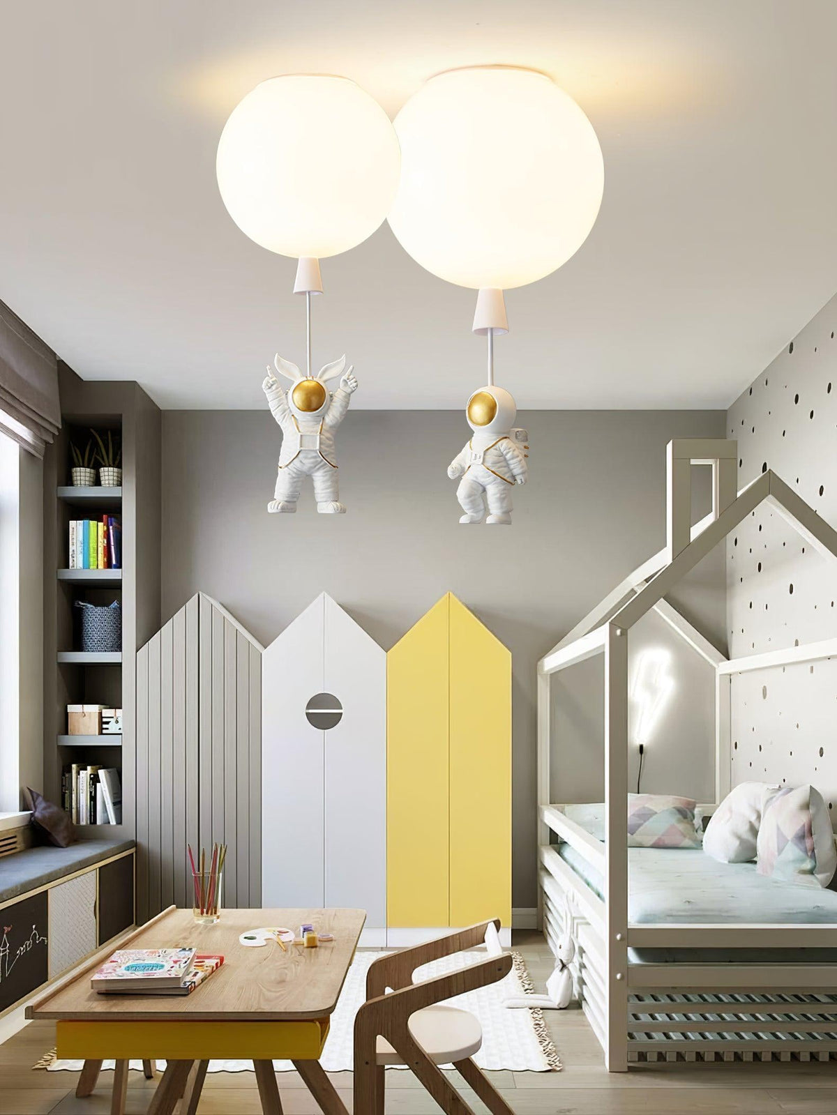 Nirerira loftslampe i akryl med ballon og astronaut, legende design til børneværelset
