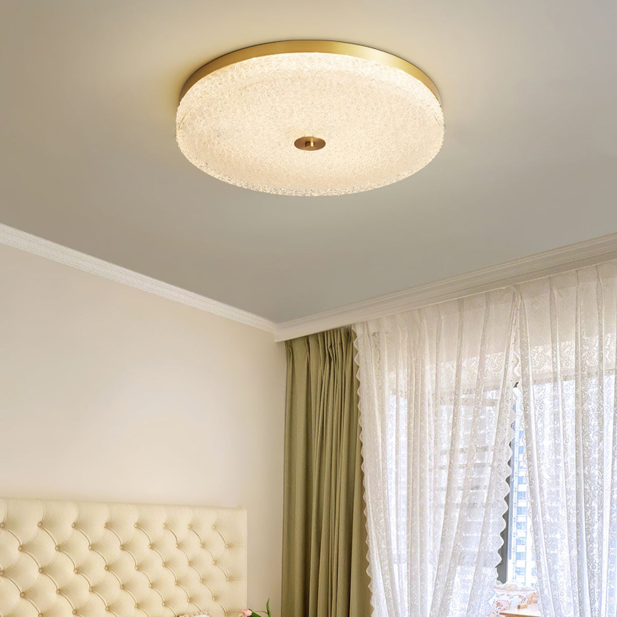 Celuelle loftslampe i matteret, tekstureret glas i minimalistisk, elegant stil