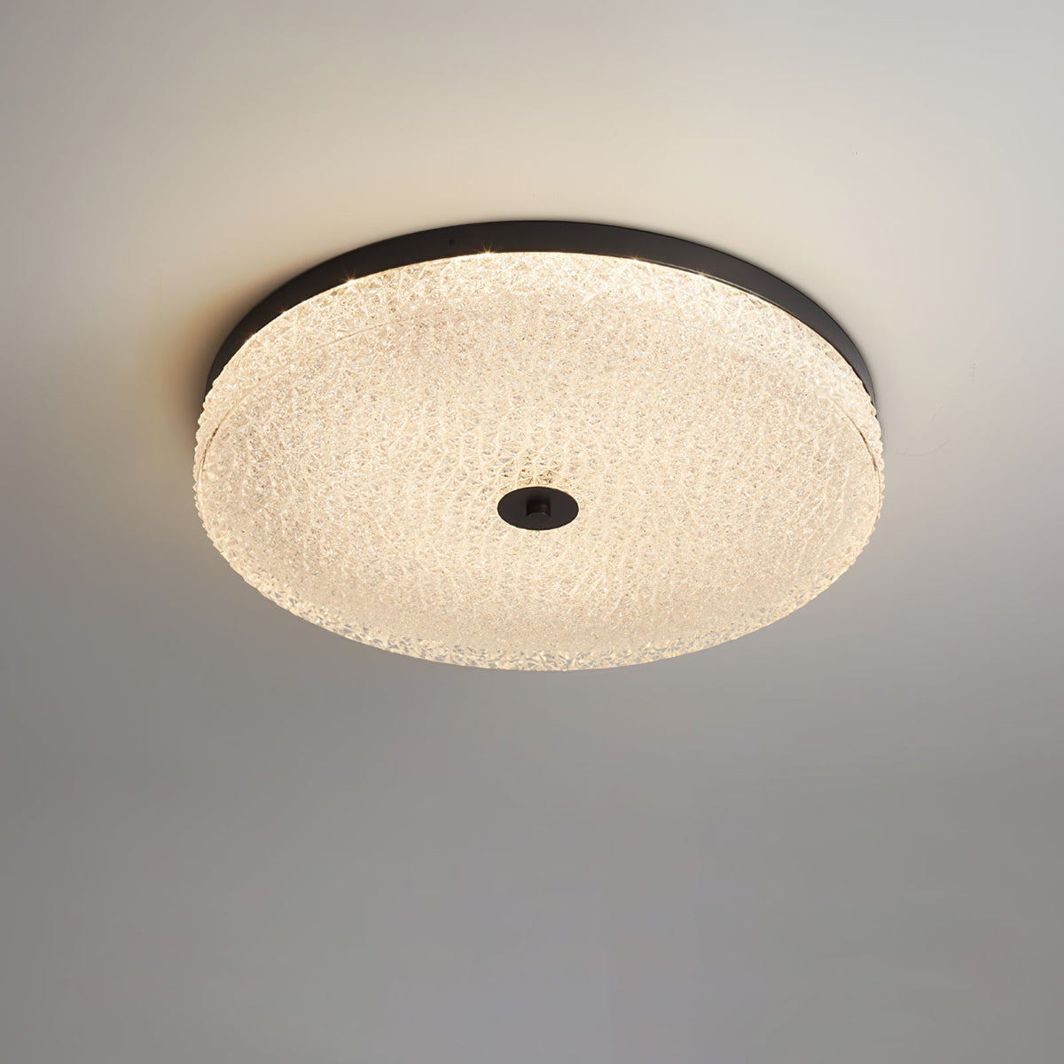 Celuelle loftslampe i matteret, tekstureret glas i minimalistisk, elegant stil