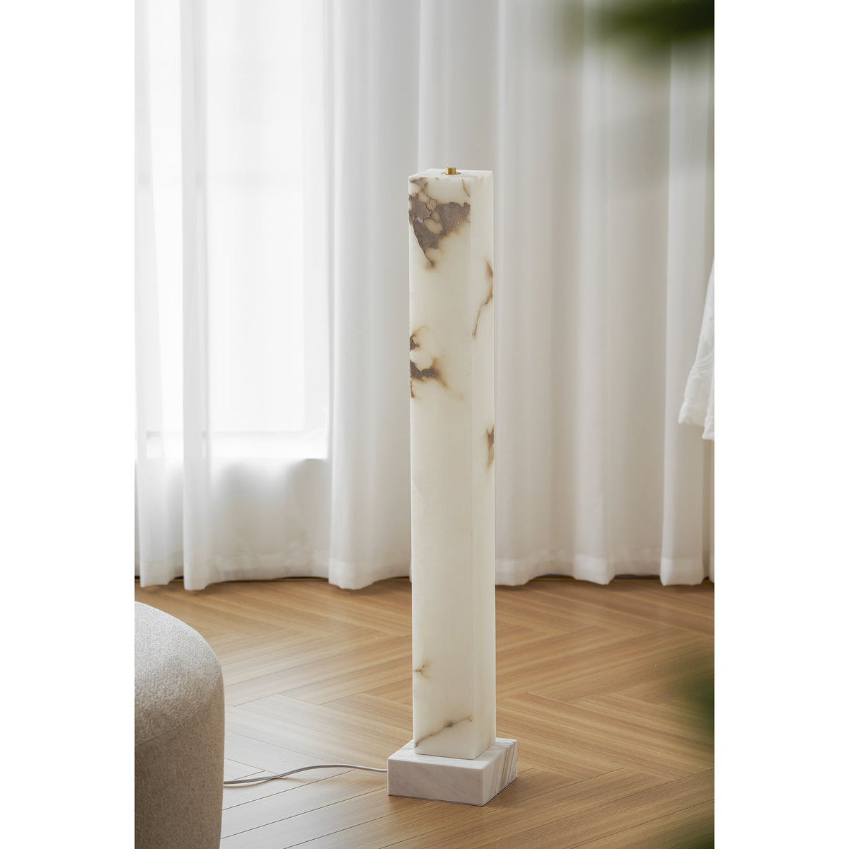Gulvlampe i frossen alabast