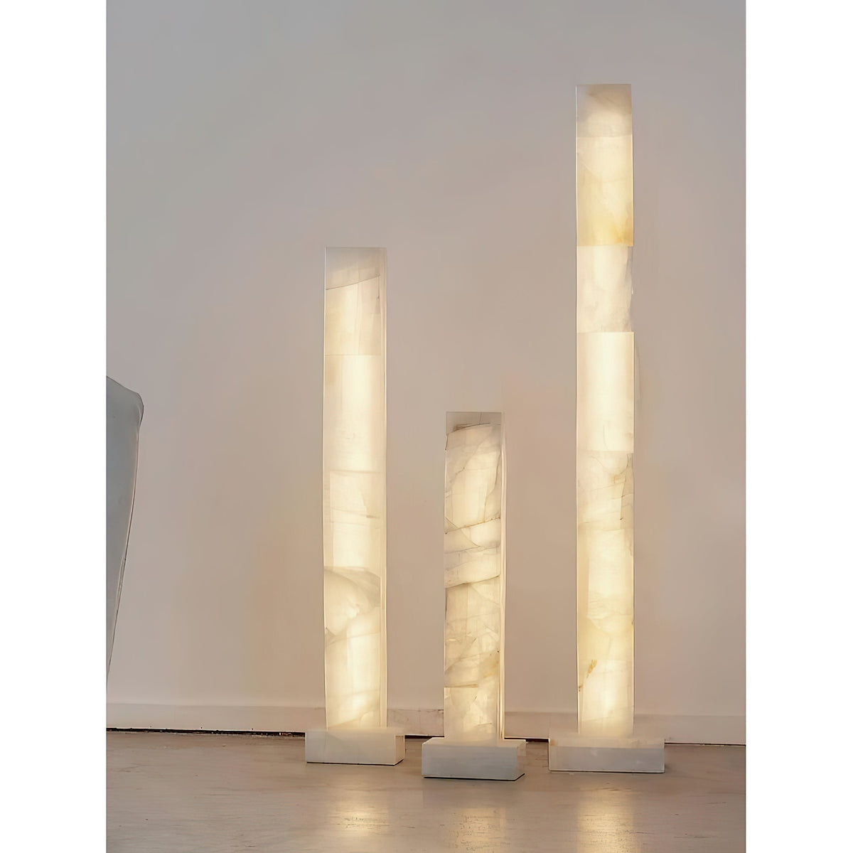 Gulvlampe i frossen alabast