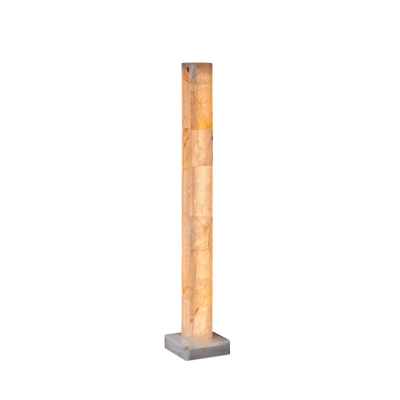 Gulvlampe i frossen alabast