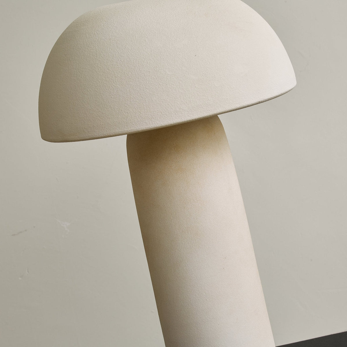 Brolen minimalistisk bordslampa i keramik