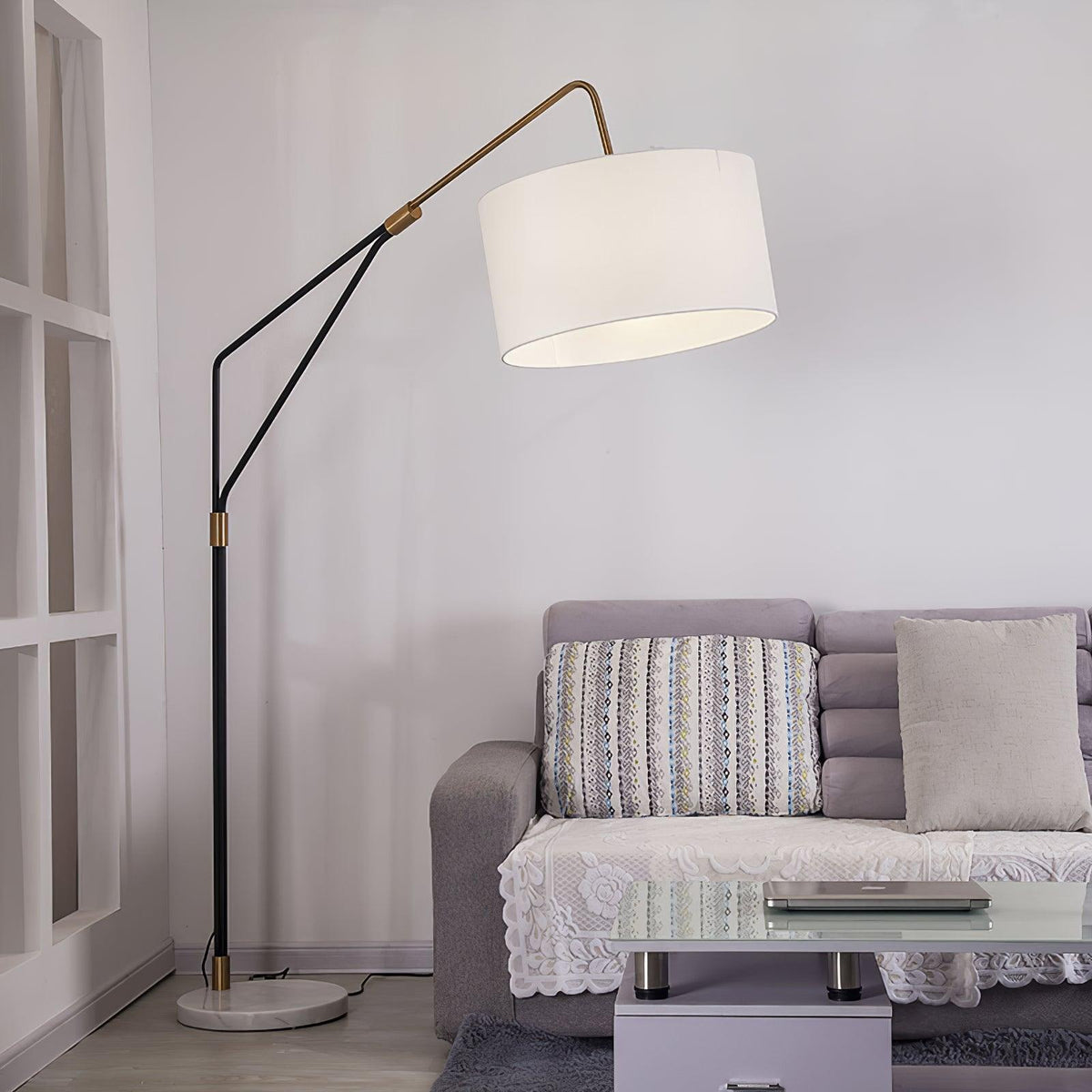 Candeeiro de pé minimalista em mármore Eveny