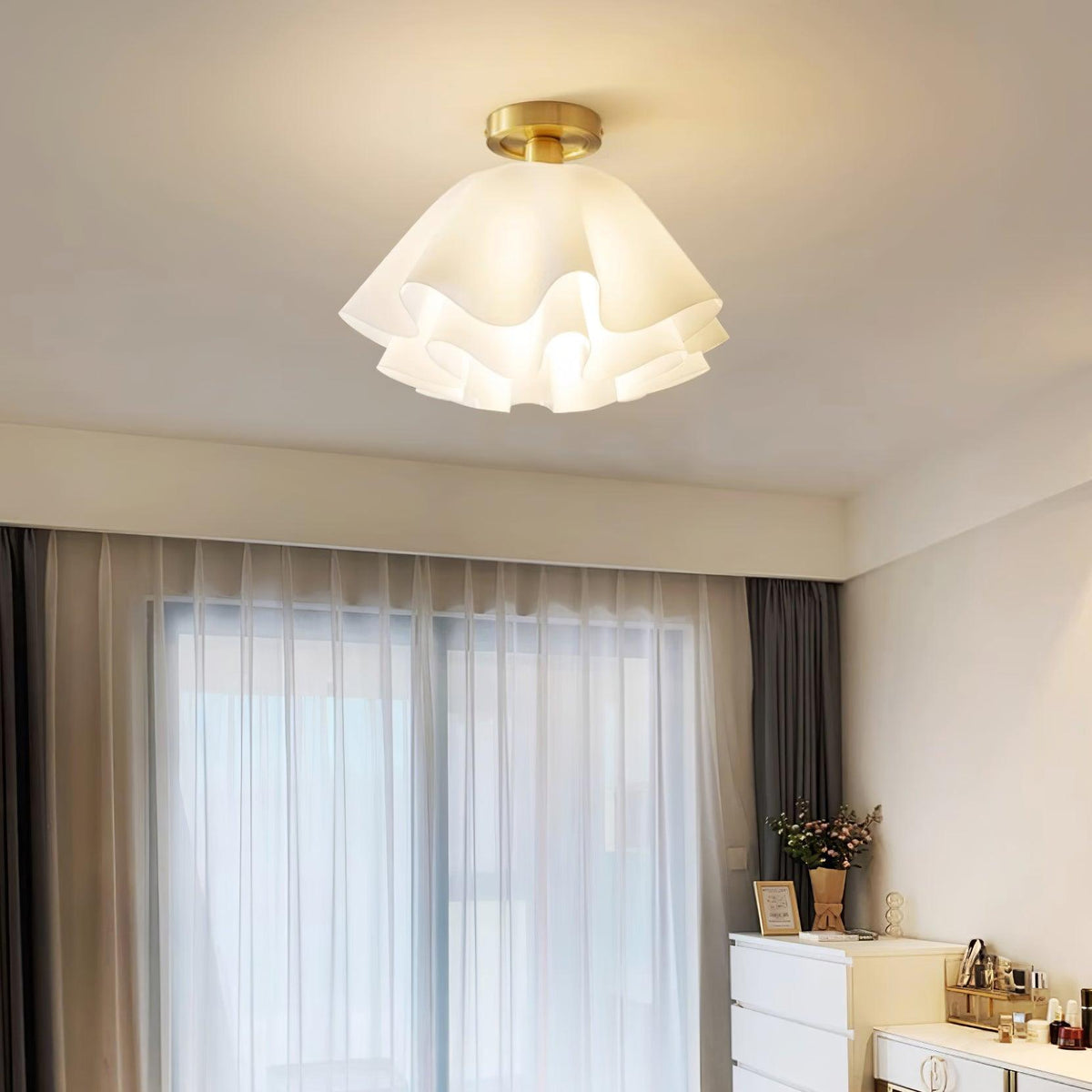 Menro-loftslampe formet som en blomst