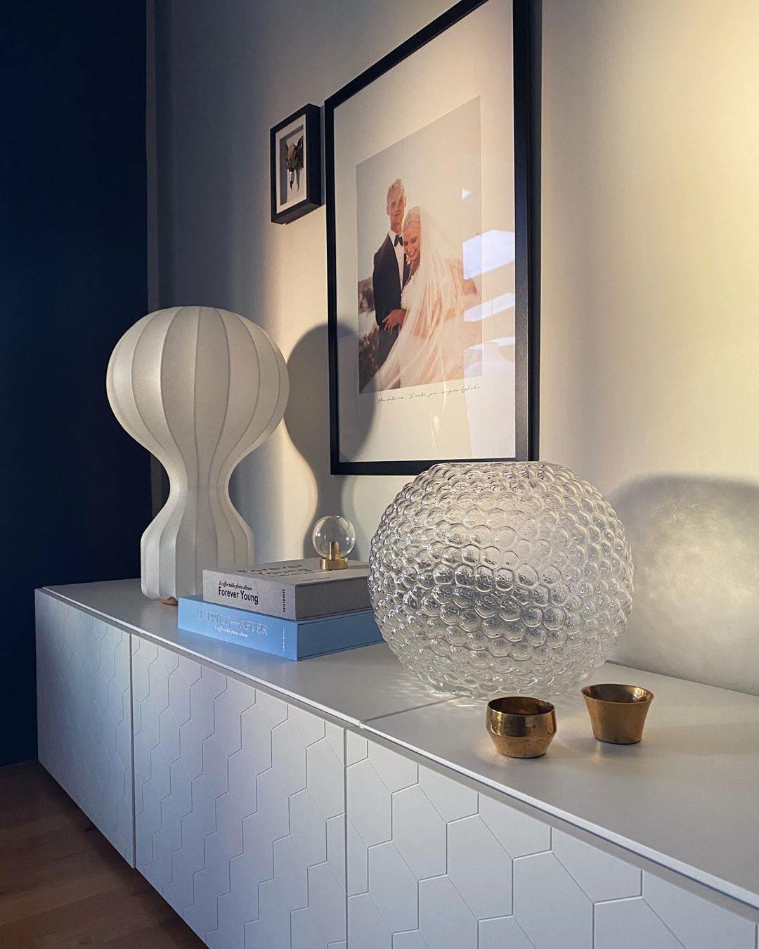 Lirove skulptural bordslampa i stål
