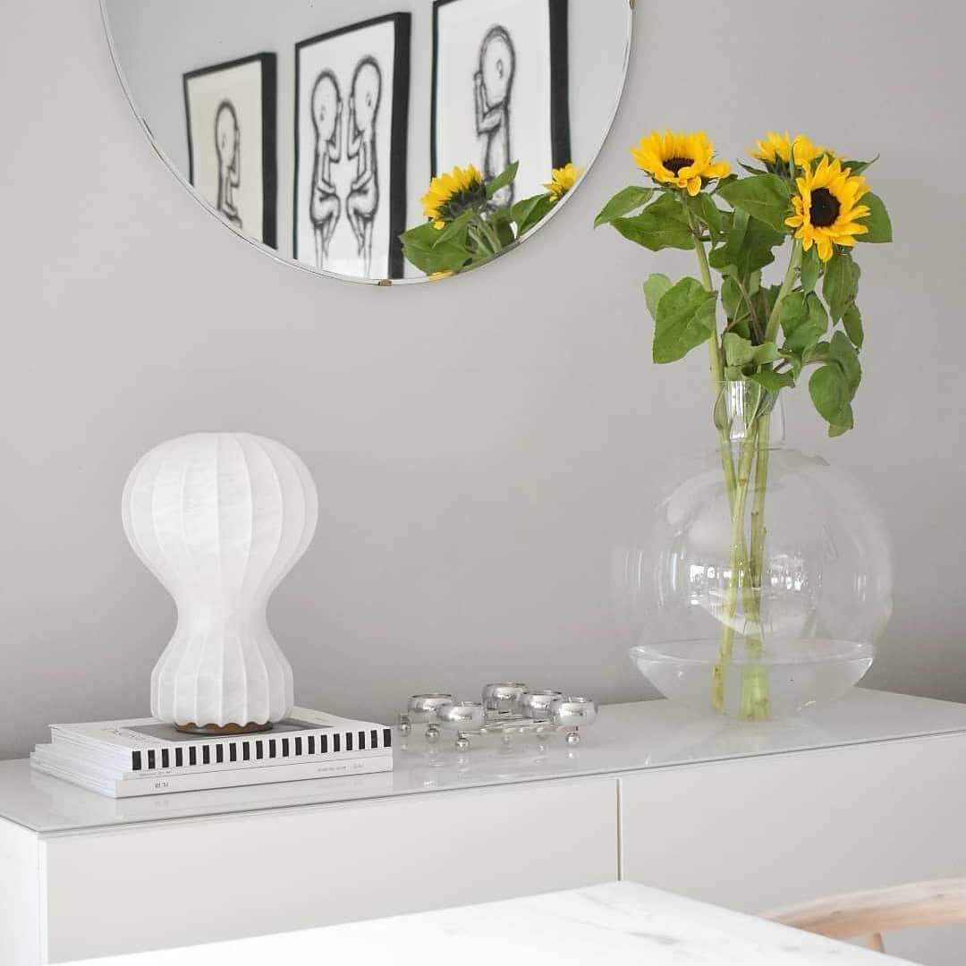 Lirove skulptural bordslampa i stål