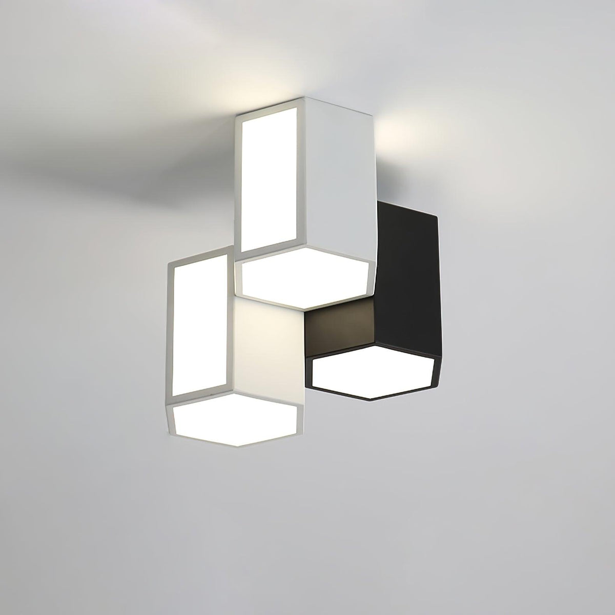 Ilthaisra loftslampe fra Geometric Collection