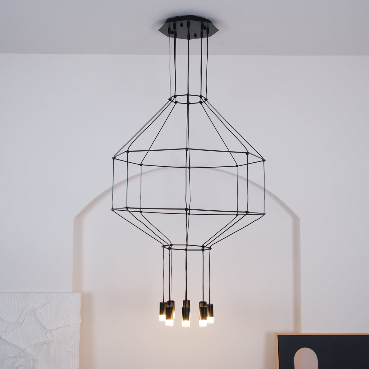 Elaalora geometrinen musta LED-riippuvalaisin metallilangasta