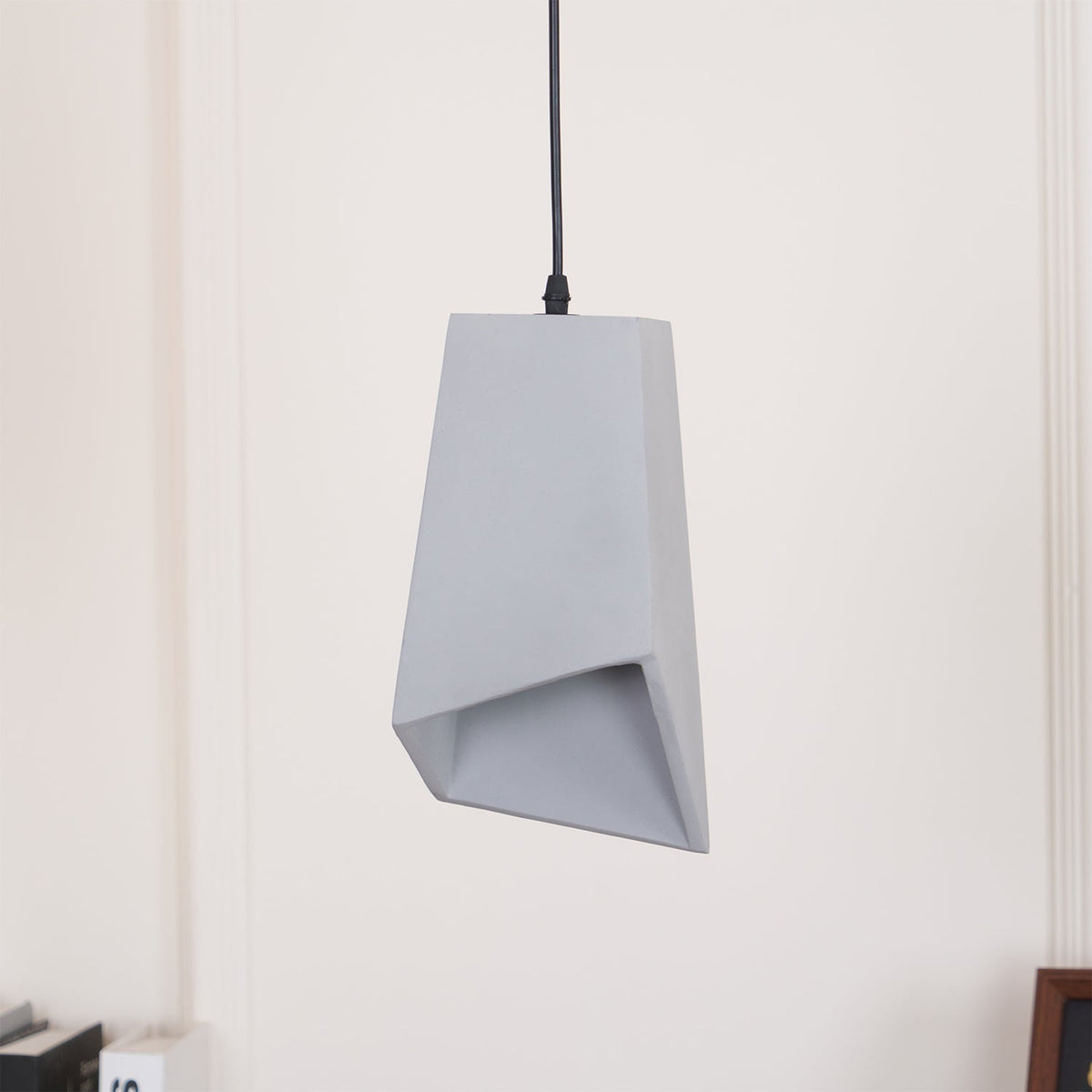 Candeeiro suspenso industrial Geo em cimento