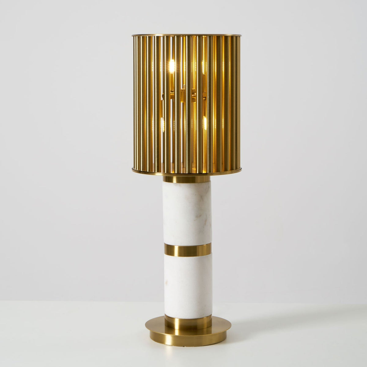 Elios Forgyldt bordlampe med burdesign