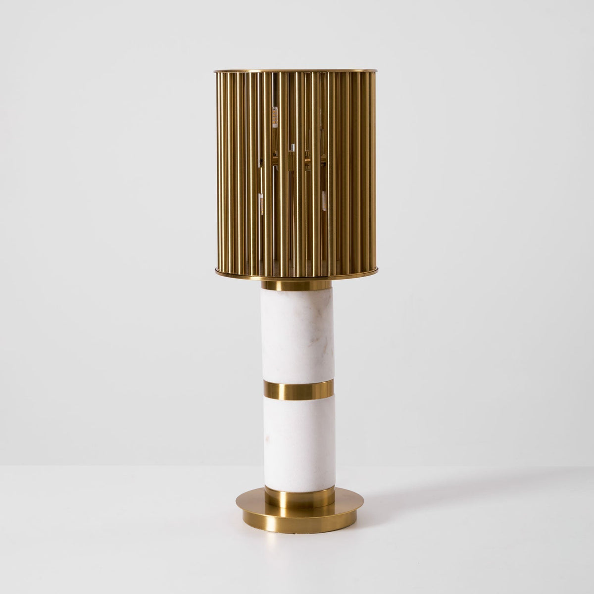 Elios Forgyldt bordlampe med burdesign