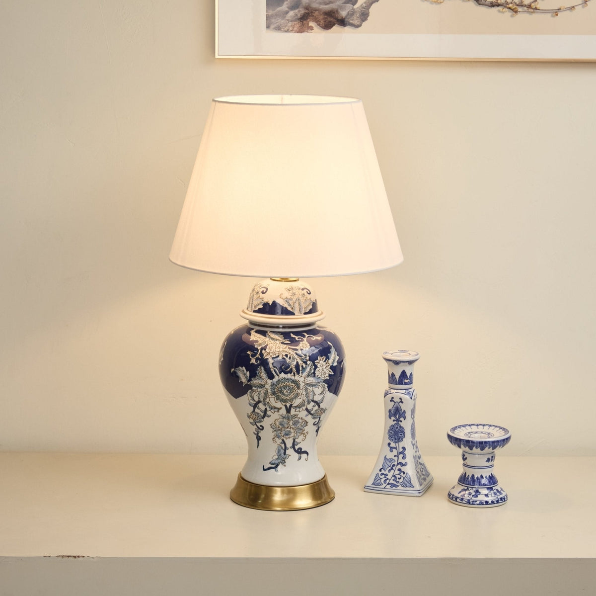 Montreval bordslampa med accentdetaljer