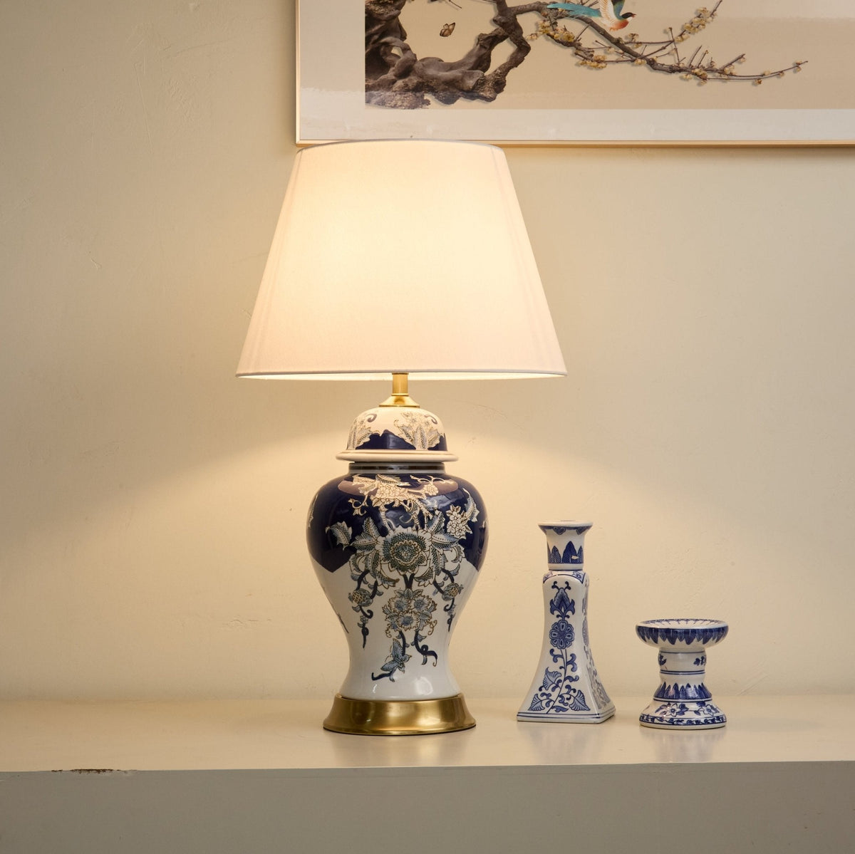 Montreval bordslampa med accentdetaljer